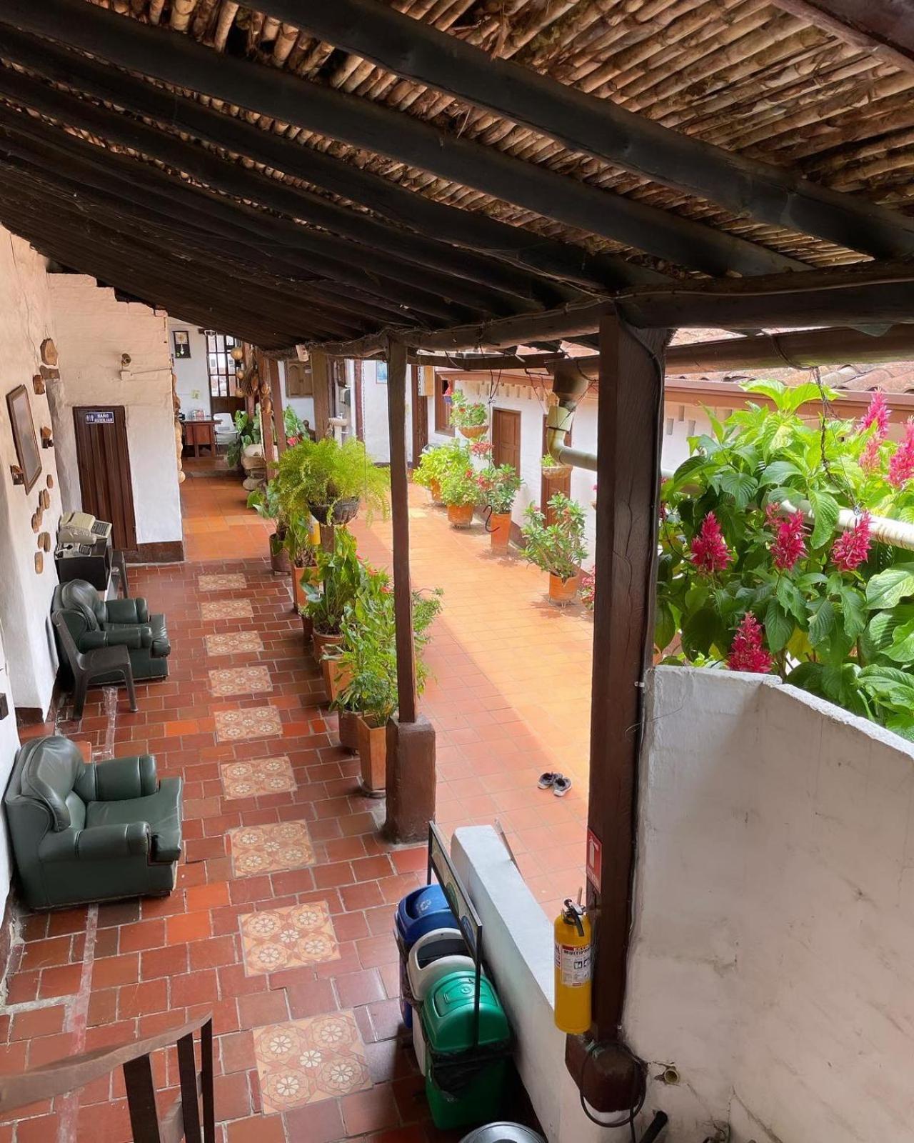 Hotel Casa Posada Don Chepe San Gil Exteriör bild